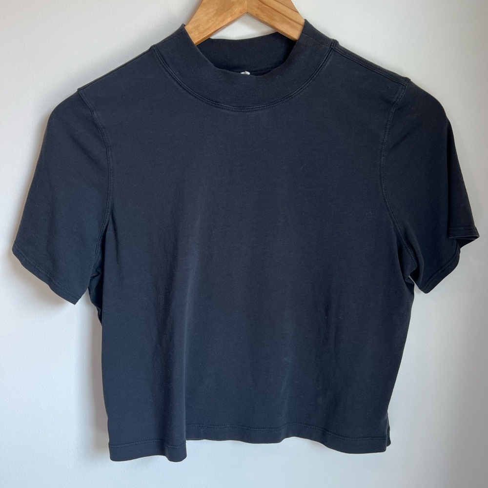 Lululemon Kitsilano mock neck tee